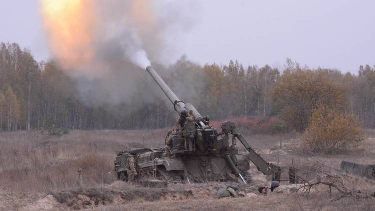 Обстановка на Донбассе накаляется: Киев стянул на фронт танки и БМП