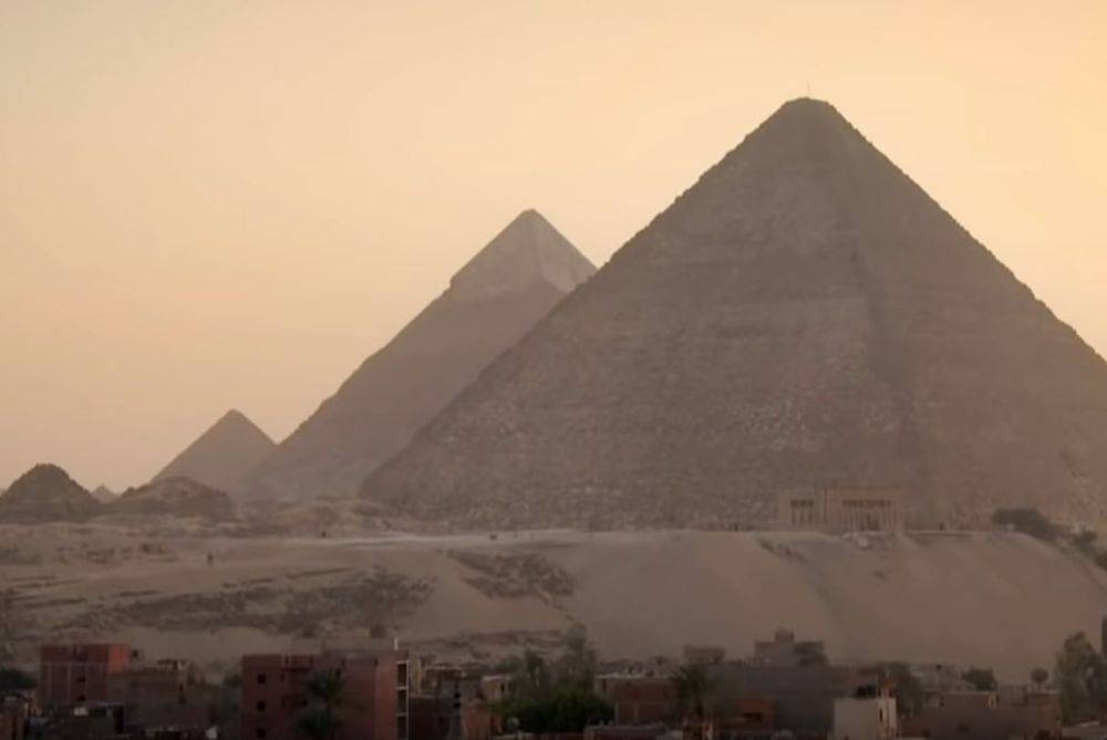 Теракт в Египте: возле пирамид ранены десятки людей
