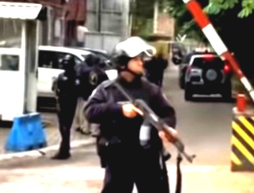 В Косово - бои с полицией. Армия Сербии приведена в боевую готовность