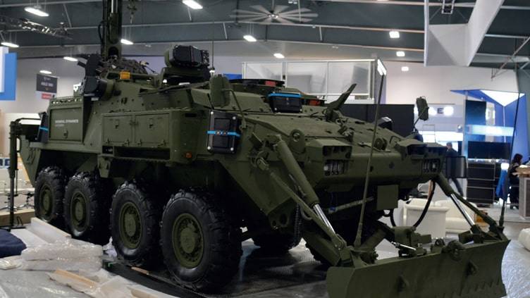 В Канаде представили новую ремонтно-эвакуационную машину на базе БТР