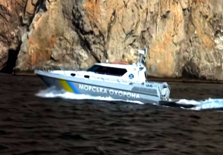 ВМС Украины не стали задерживать российское судно у берегов страны