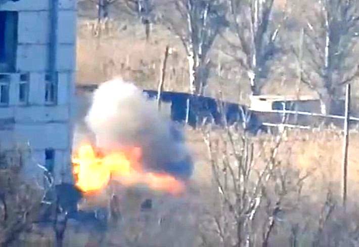 «Снайперский» выстрел из ПТРК по украинскому ГАЗ-66 попал на видео