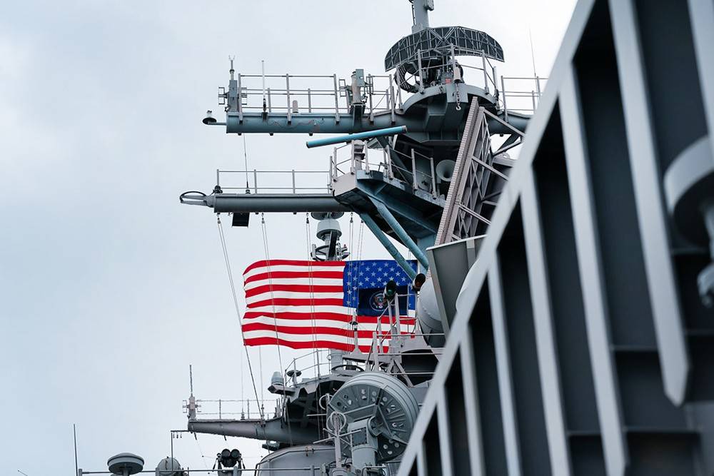Демонстративный выпад: крейсер США «подрезал» корабль России не случайно