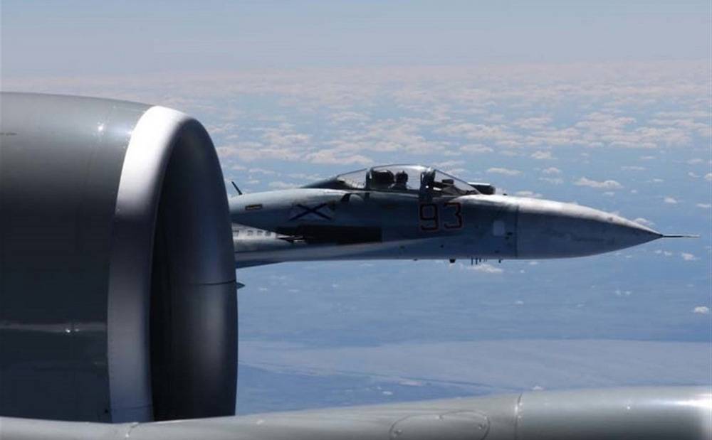 Су-27 перехватил самолеты-разведчики США и Швеции