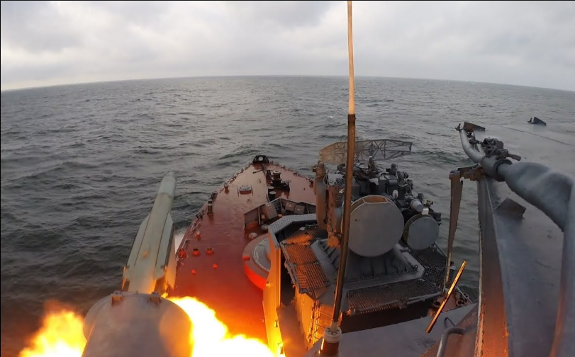 Кто в море хозяин: балтийцы демонстрируют натовцам мощь флота РФ