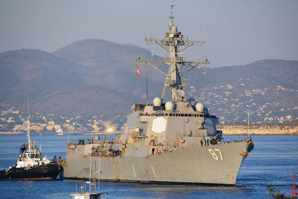 Эсминец ВМС США «Mason» направился в Оманский залив