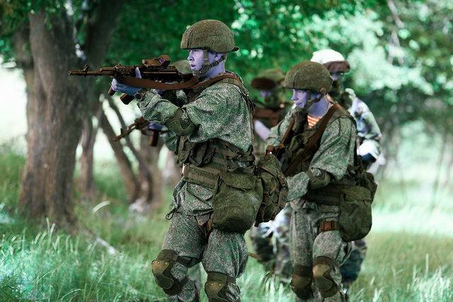 Новейшая версия АК-74М с КМ-АК "Обвес" применяется ВДВ на учениях в Сербии
