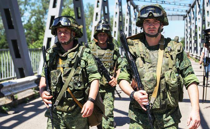 Донбасс: Украинские войска уходят или разыгрывают спектакль для Зеленского