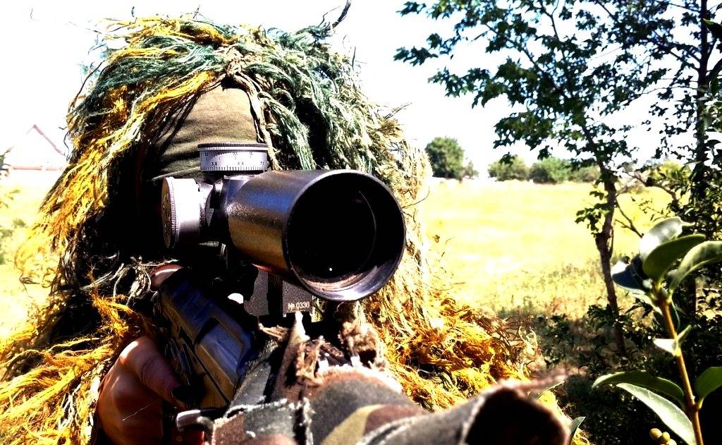 На Донбассе подрыв украинского снайпера-диверсанта попал на камеру