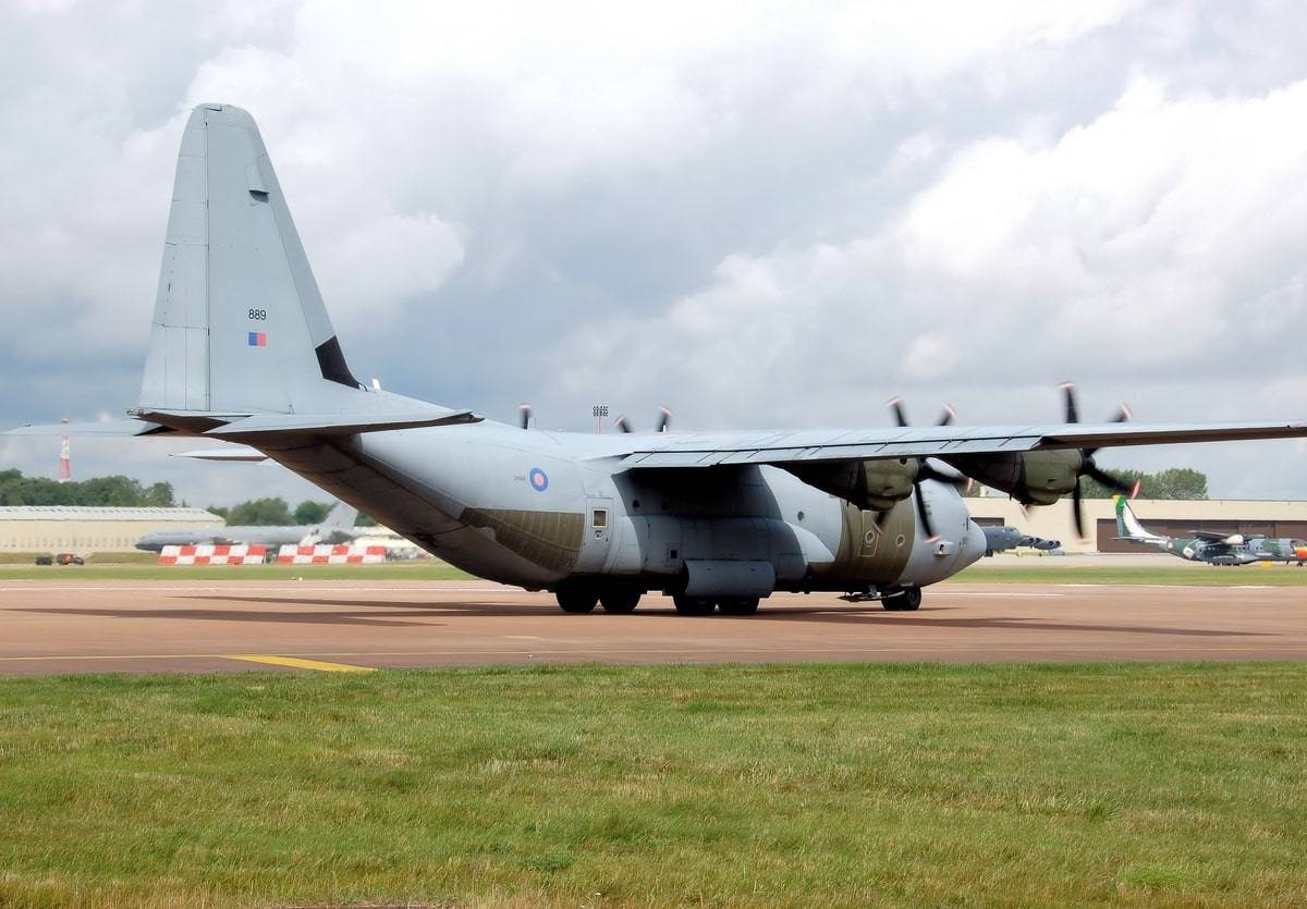 Великобритания продаст Бангладешу военно-транспортные самолеты C-130J