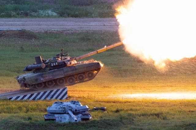 Самый летающий в мире танк Т-80У вновь показал свои выдающиеся качества