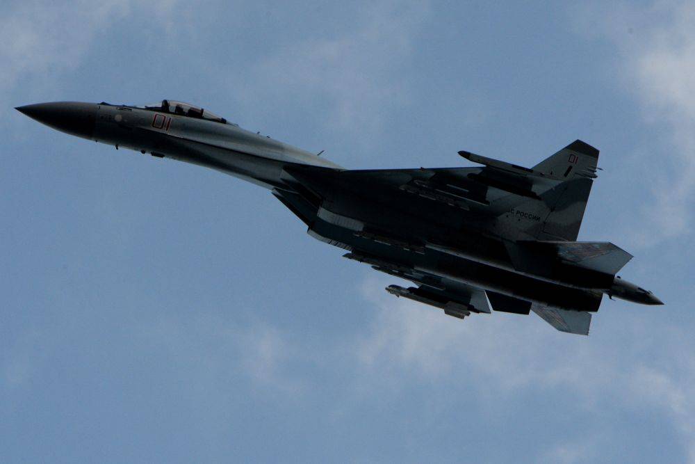 Лучше не сталкиваться: в США оценили шансы F-15 против Су-35
