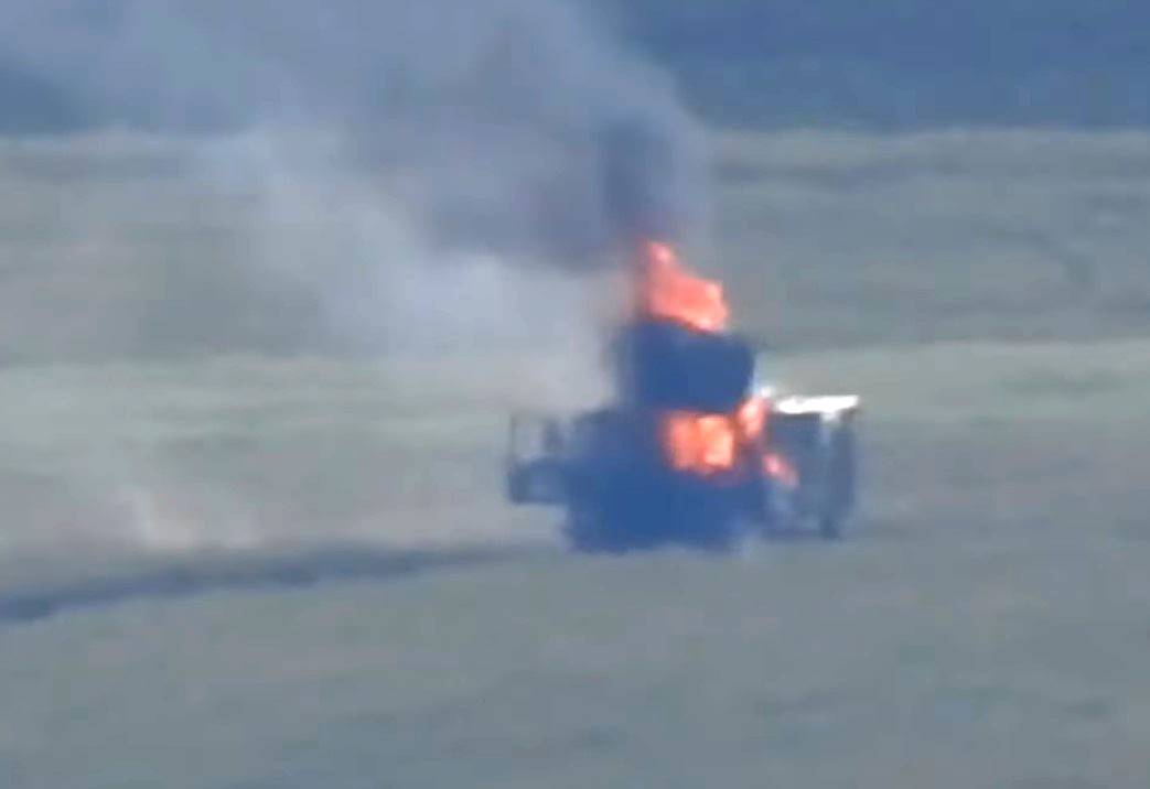 Моментальное уничтожение: ракета ополченцев сожгла грузовик ВСУ