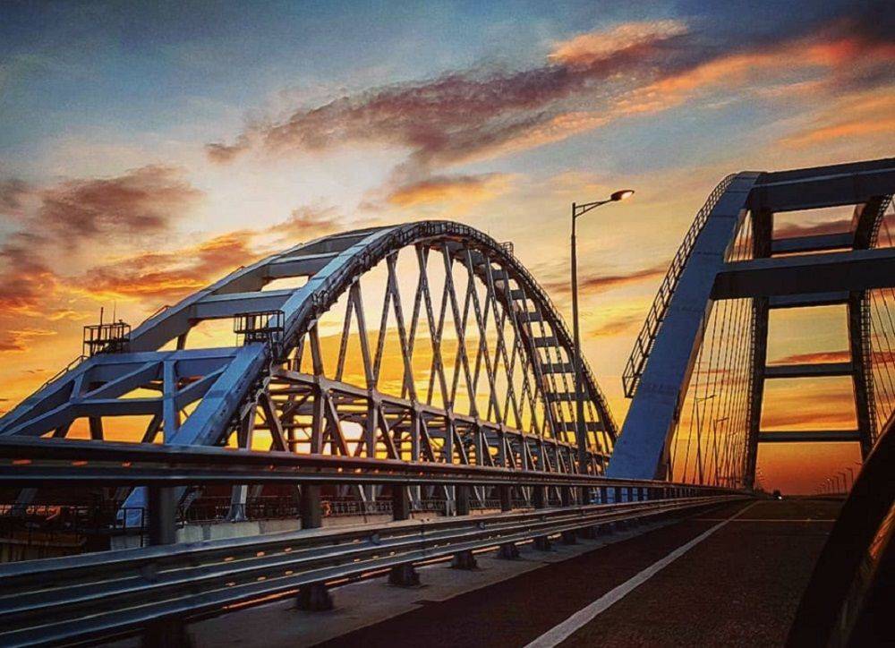 В сети посмеялись над угрозами Турчинова Крымскому мосту
