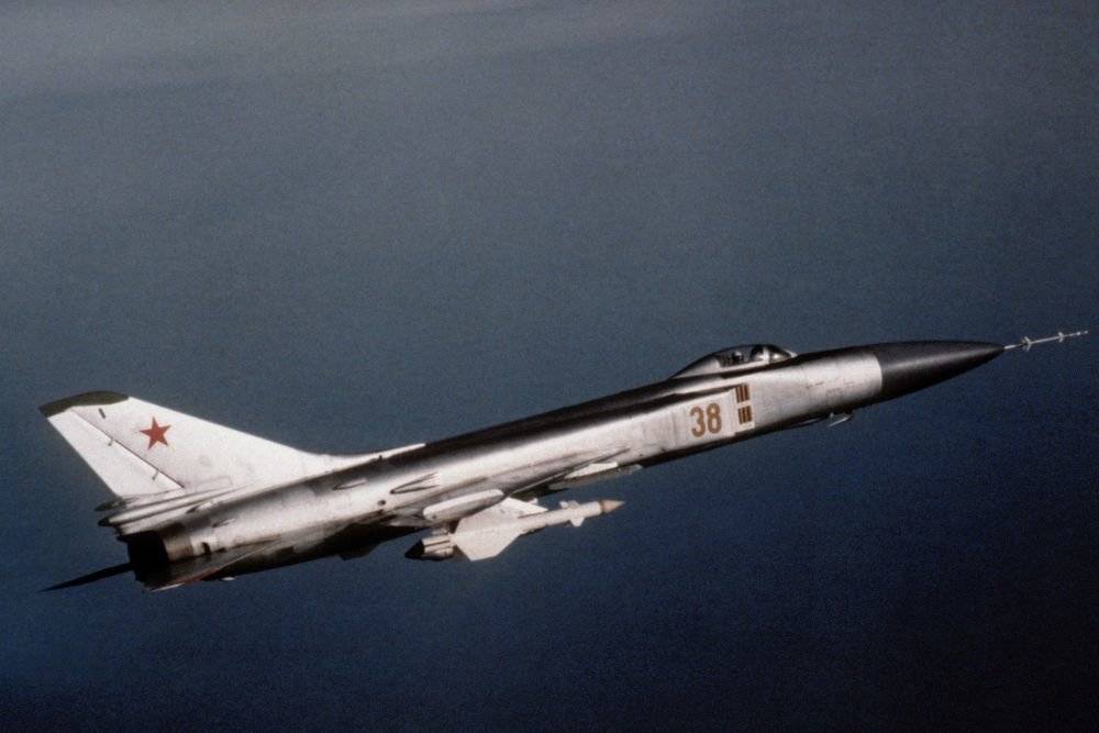 Реактивный таран: как Су-15 сбил самолет-нарушитель с военным грузом