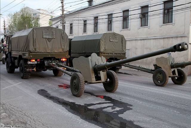 Для чего вернули в строй пушки сталинских времен – Д-44