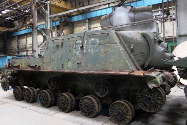 Легендарный танк ИС-2 и САУ ИСУ-152 восстанавливают в Омске