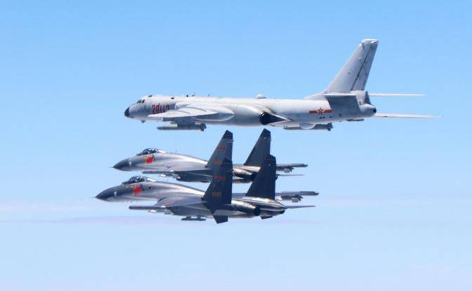 Воздушная тревога в США: «Стратеги» России и Китая стали летать вместе