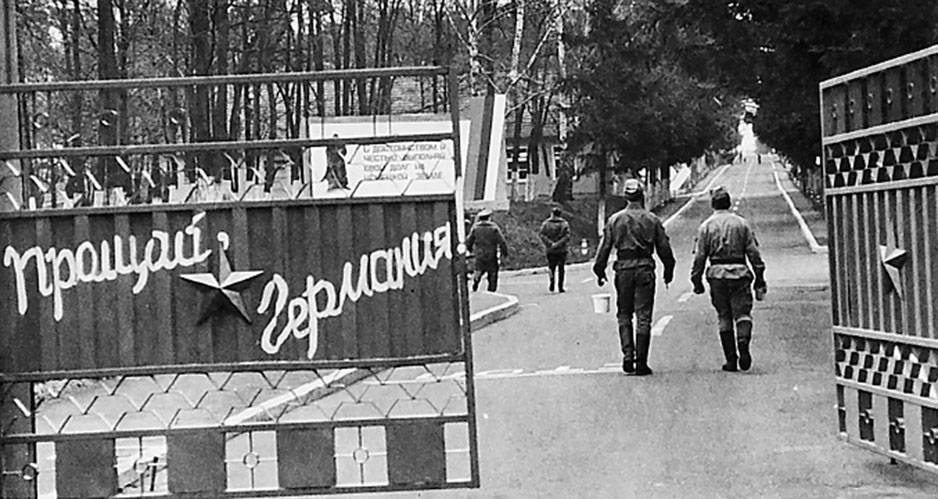 Горбачев и Ельцин при выводе Западной группы войск бросили армию на произвол судьбы