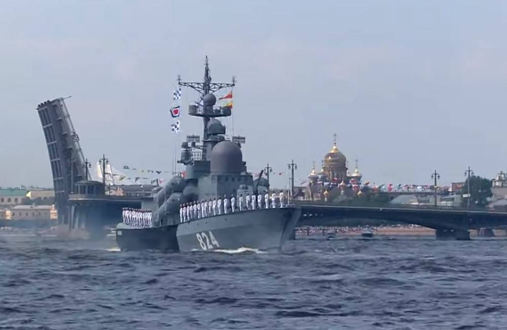 Американцы о параде в Петербурге: Российский флот стремительно меняется
