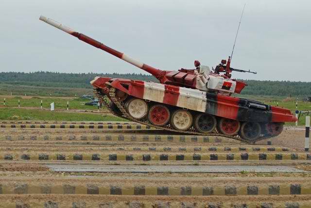 Почему некоторые экипажи Т-72Б3 так бездарно мажут на "Танковом биатлоне"