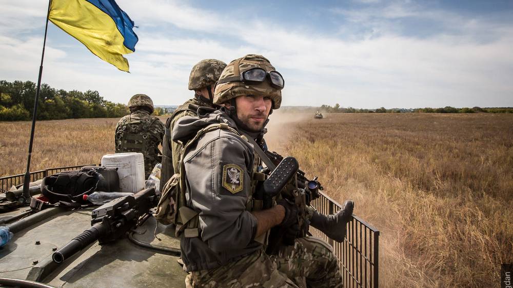 Голодные грабежи: солдаты ВСУ на Донбассе отбирают еду у мирных жителей
