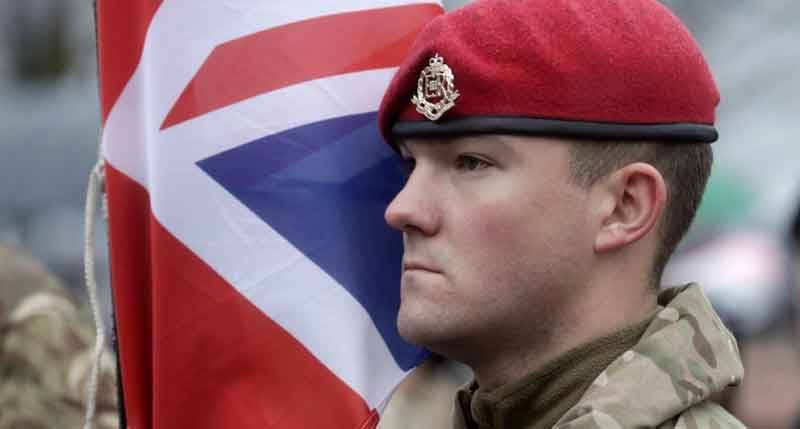 Почему Британия повышает зарплату своим солдатам?