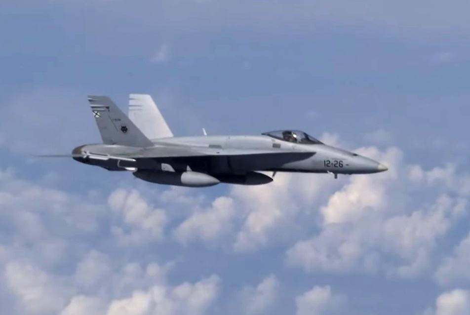 Появилось видео отгона истребителя НАТО от самолета Шойгу