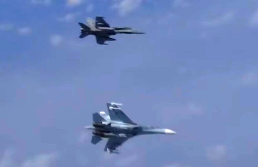 «На борту Шойгу паника»: Украинцы прогнулись под НАТО в «схватке» F-18 и Су-27