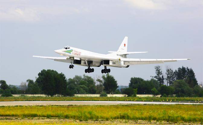«Белый лебедь» улетел на Север: Ту-160 отправились к границам США
