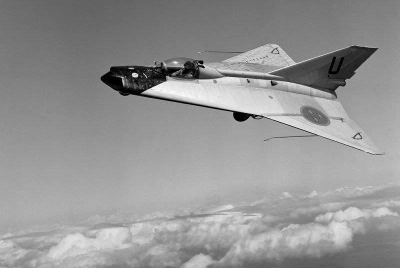 Шведский экспериментальный самолет SAAB-210 Draken