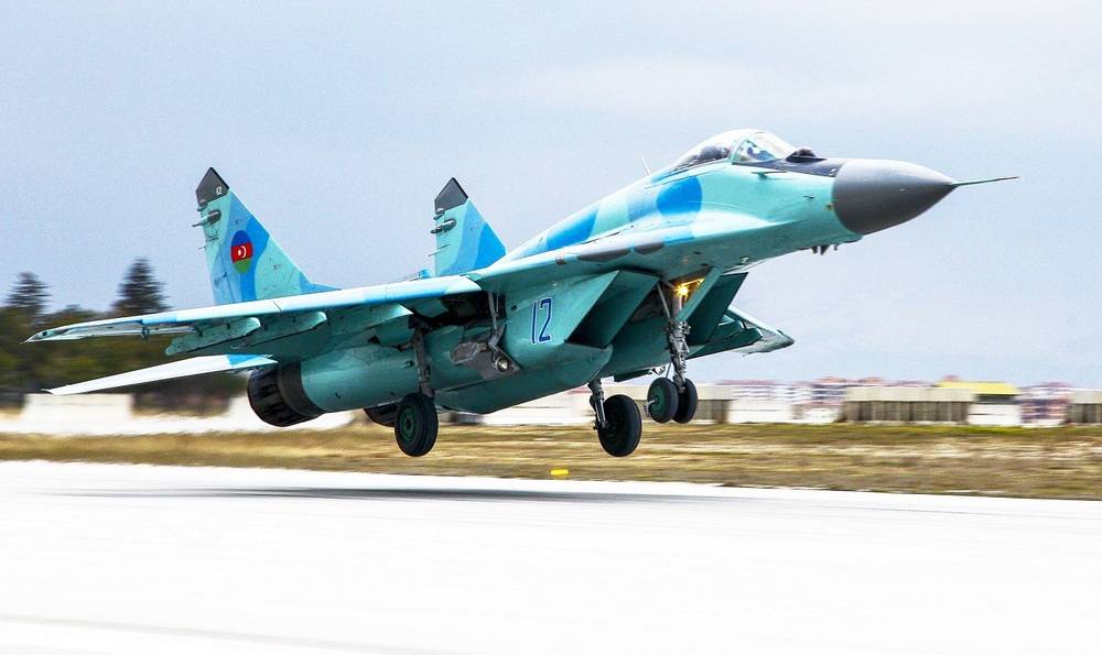 МиГ-29 ВВС Азербайджана «сбили» птицы