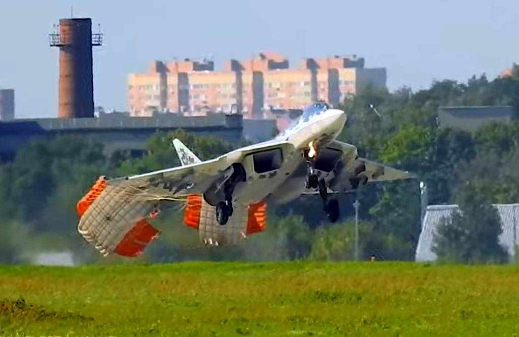 Опасная посадка Су-57 попала на видео