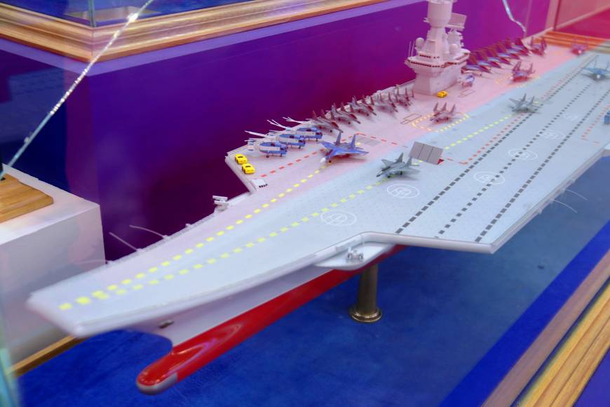 Авианосец-полукатамаран: новый проект РФ не уступит американским кораблям