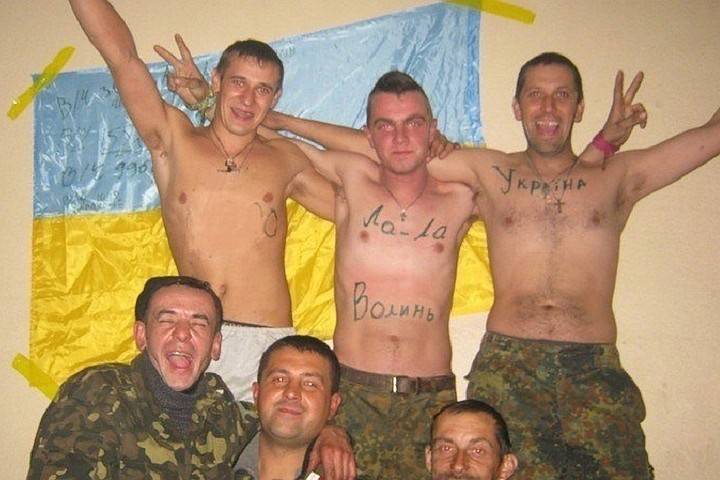 Силовики 35-й бригады ВСУ издеваются над пожилыми жителями Новотроицкого