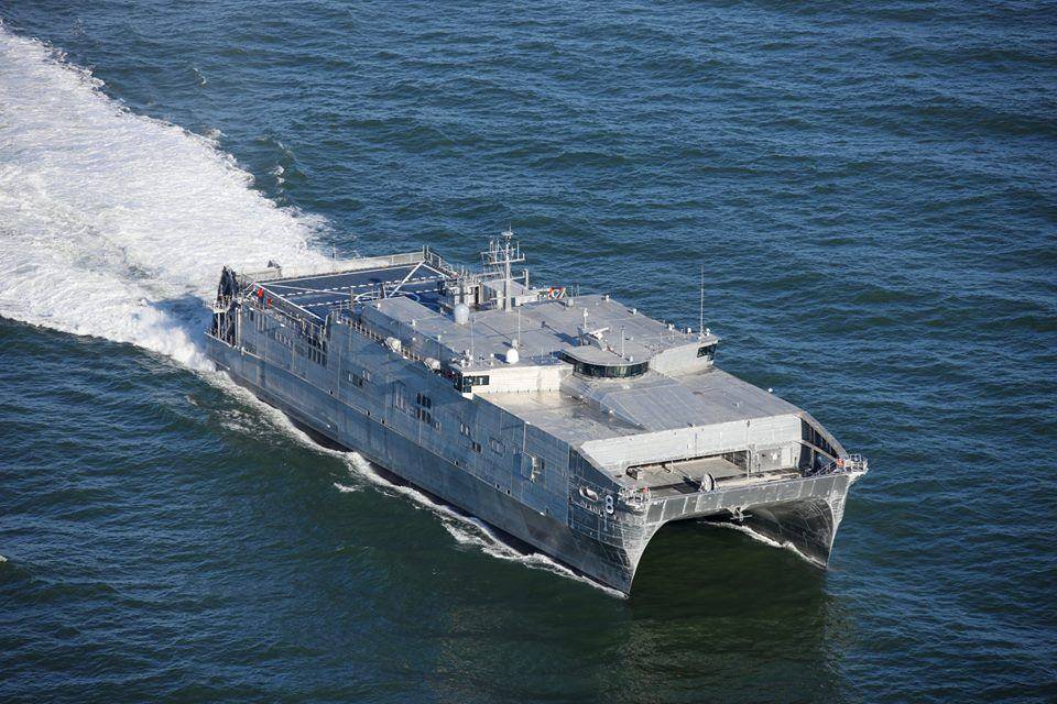 Черноморский флот начал сопровождение американского корабля