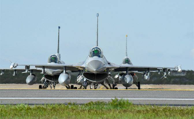 Стая американских F-16 пойдет на Крым из-под Николаева