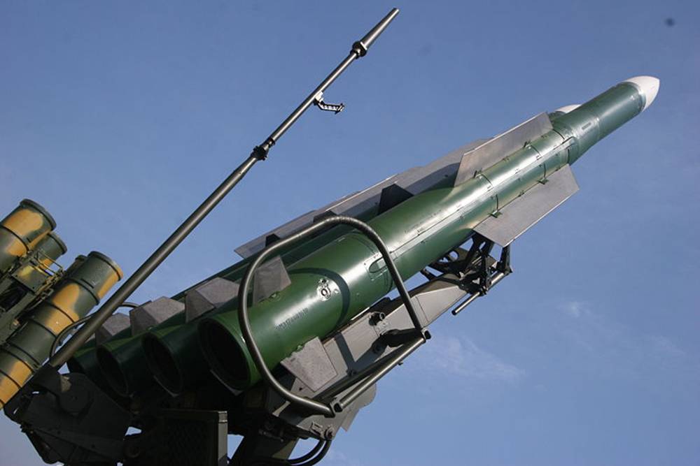 Уничтожение имитатора крылатой ракеты комплексом "Бук-М2Э" сняли на видео
