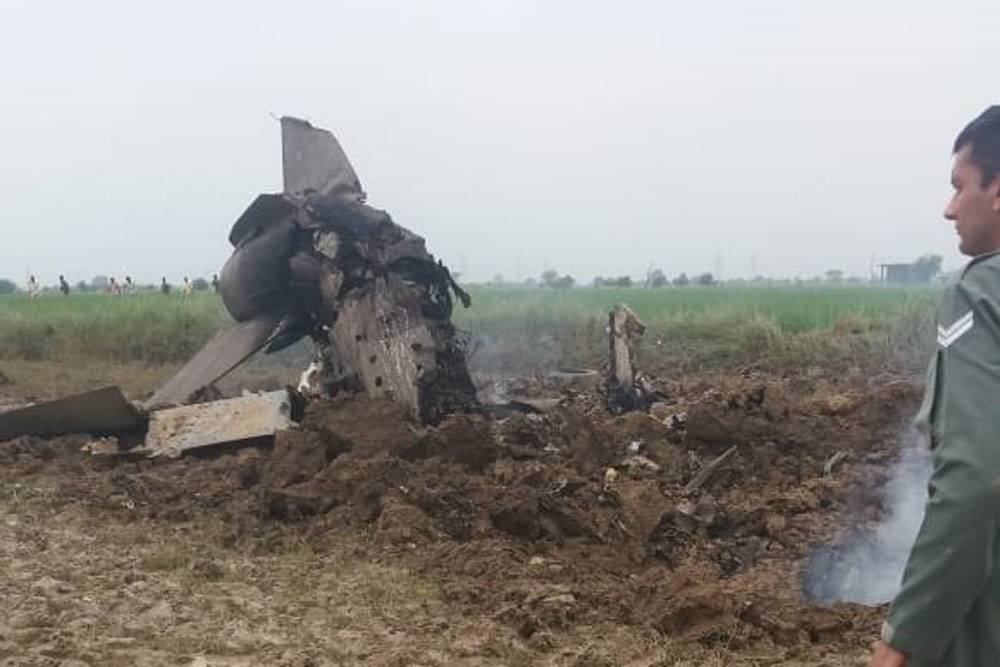 Падение "летающей балалайки": очередной МиГ-21 разбился в Индии