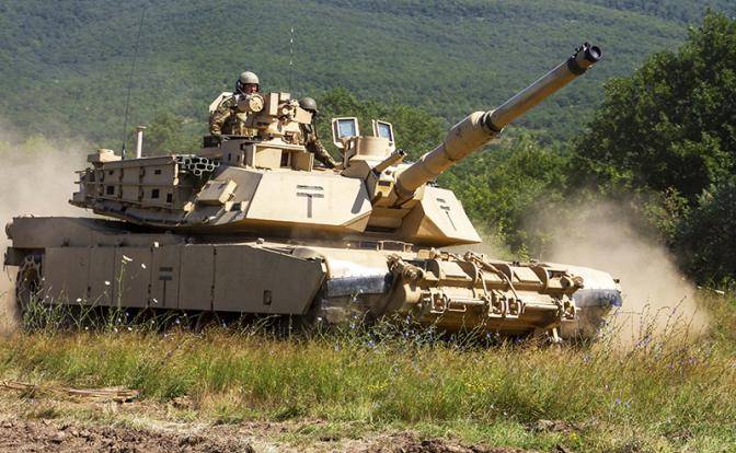 К Калининградской области подогнали танки Abrams