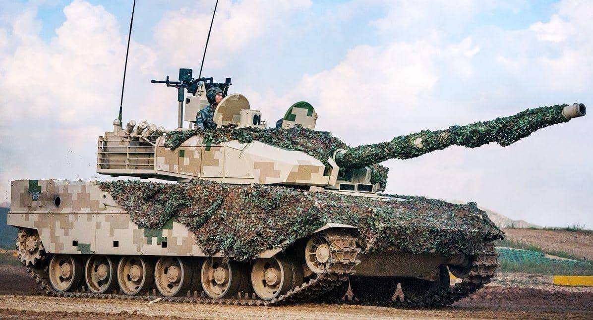 Китайский легкий танк Type 15 (VT5) готовят к параду