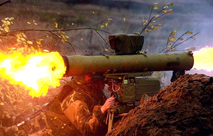 Точные попадания: Неизвестные ракеты ПТУР бьют по позициям украинской армии