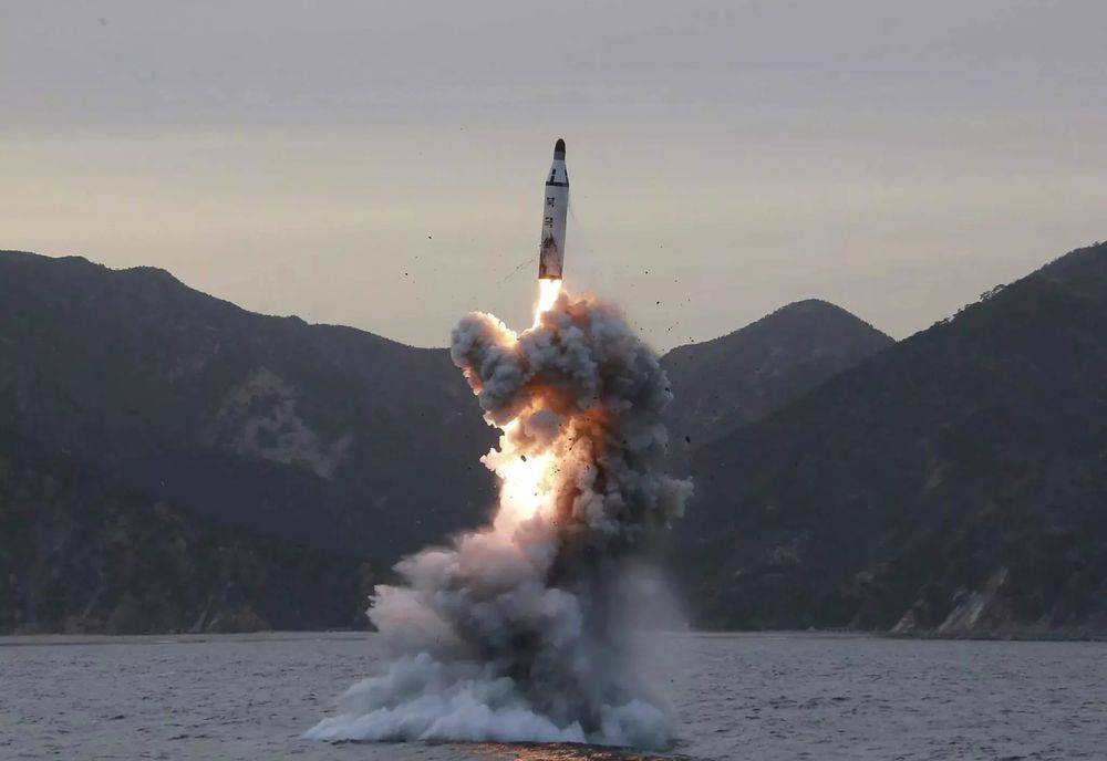 Стали известны подробности запусков ракет КНДР в сторону Японии