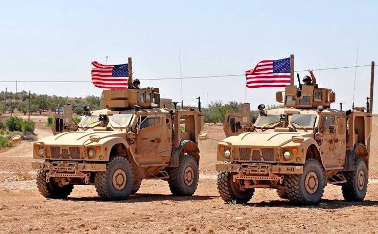 «Нас зажали»: Пентагон признал, что войска США в Сирии попали в ловушку