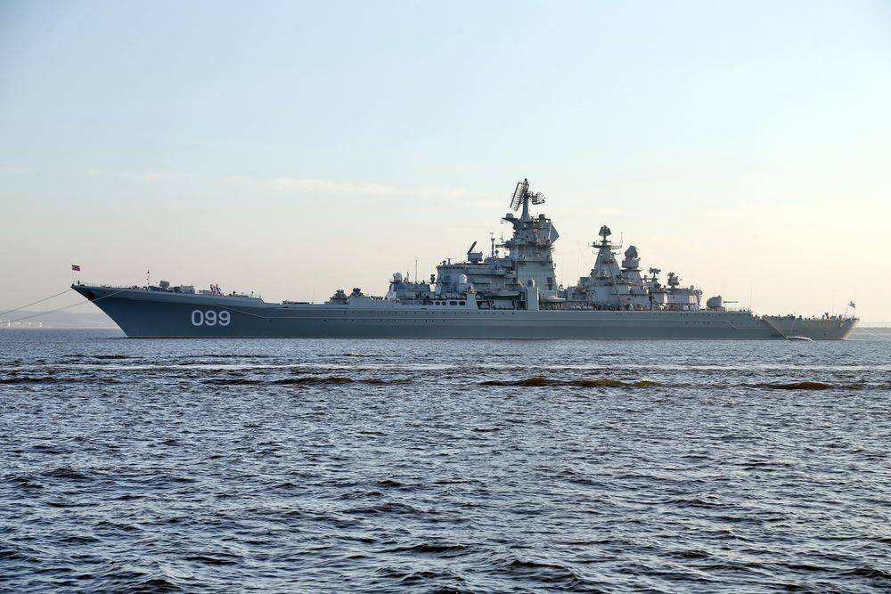 В Сети высмеяли сенатора, поздравившего ВМС США фото российского крейсера