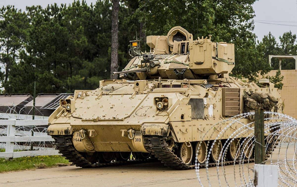 США модернизируют бронетранспортеры M2 Bradley