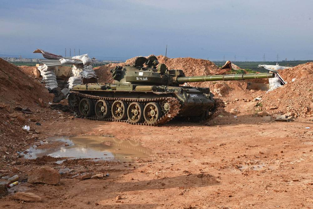 Сирийская армия перебрасывает Т-62М с "бровями Ильича" в Ракку