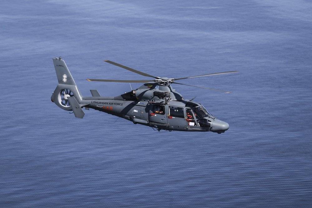 Литовский военный вертолет спас российского моряка