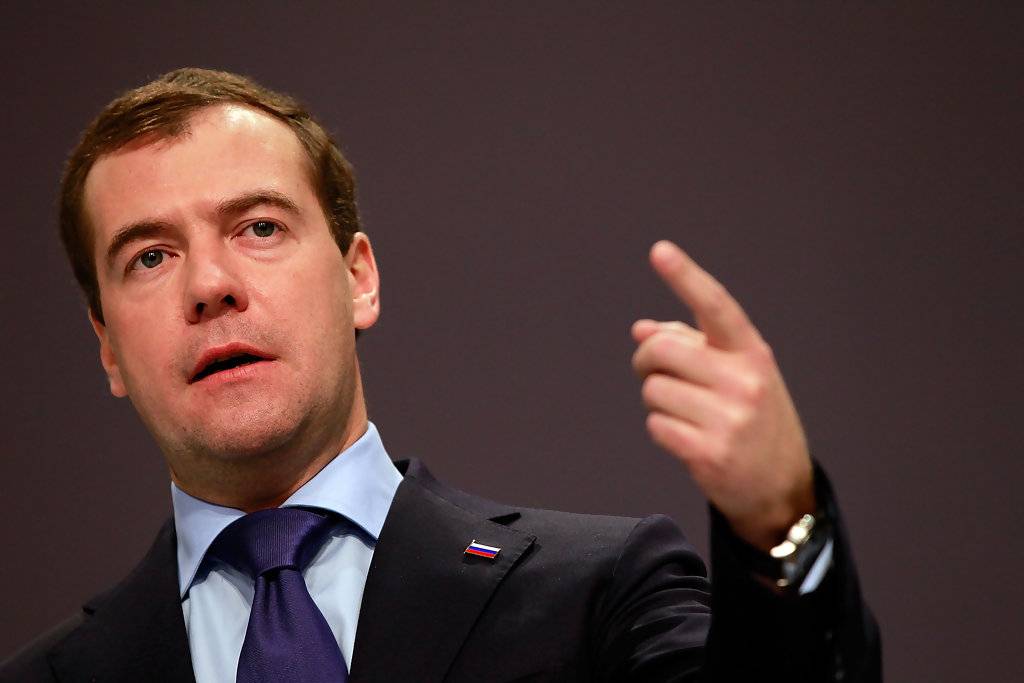 Медведев доходчиво объяснил, как РФ ответит на планы НАТО "понатыкать базы"