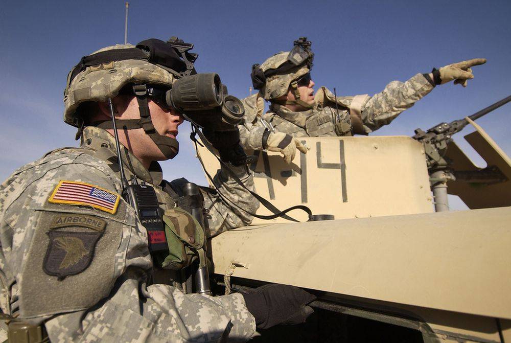 Колонна американских военных вернулась из Ирака в Сирию
